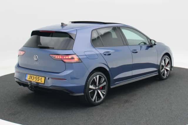 Volkswagen Golf (2025) thumbnail 3