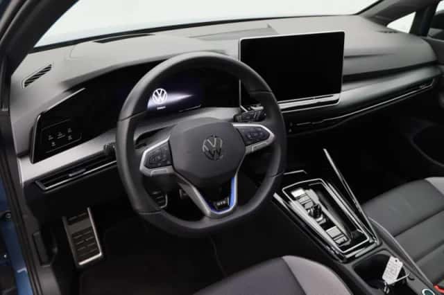 Volkswagen Golf (2025) thumbnail 4