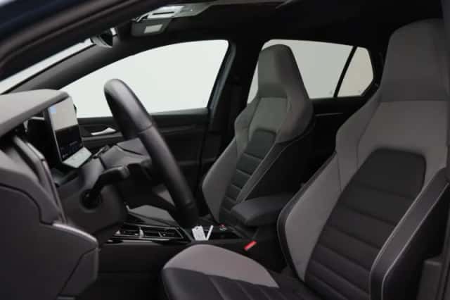 Volkswagen Golf (2025) thumbnail 6