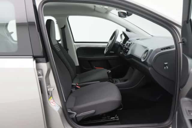 Volkswagen Up! (2023) thumbnail 5