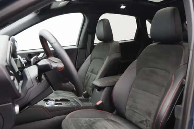Ford Kuga (2023) thumbnail 6