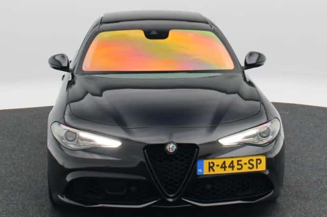 Alfa Romeo Giulia (2017) thumbnail 4