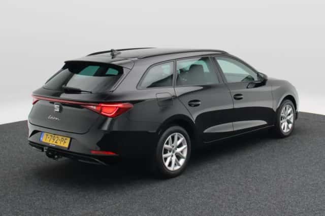 SEAT Leon Sportstourer (2023) thumbnail 2