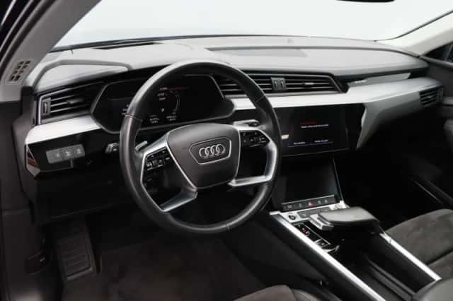 Audi e-tron (2020) thumbnail 4