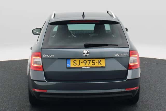 Škoda Octavia (2017) thumbnail 6