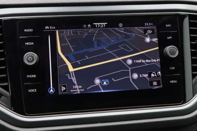 Volkswagen T-Roc (2022) thumbnail 5