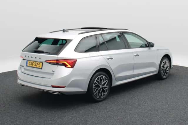 Škoda Octavia (2024) thumbnail 3
