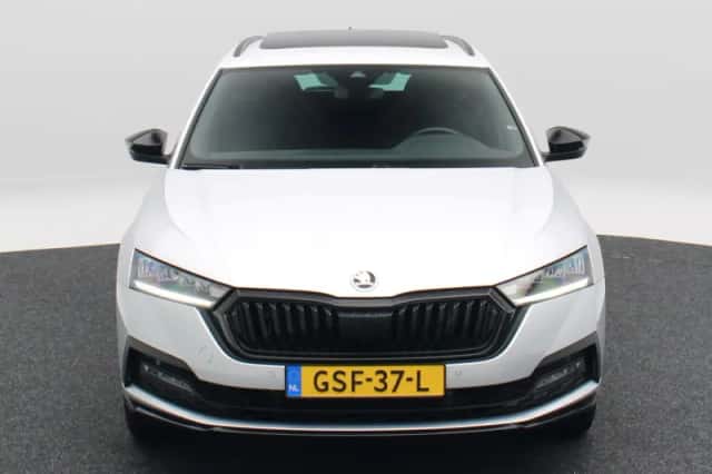 Škoda Octavia (2024) thumbnail 5