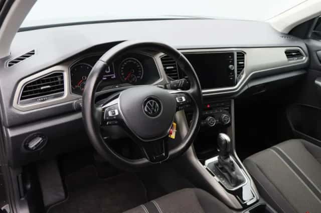 Volkswagen T-Roc (2021) thumbnail 3