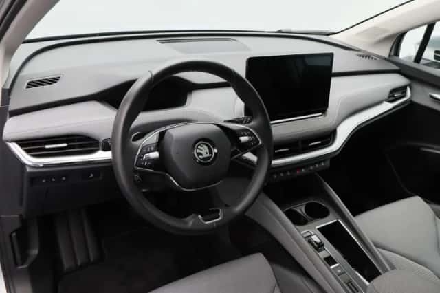 Škoda Enyaq (2023) thumbnail 4