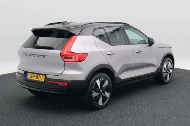 Volvo EX40 (2025) thumbnail 3