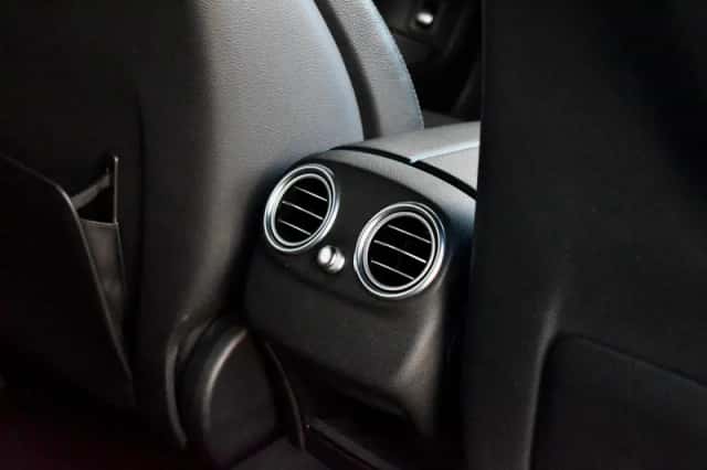 Mercedes-Benz C-Klasse (2015) thumbnail 42