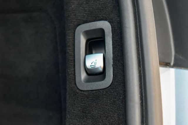 Mercedes-Benz C-Klasse (2015) thumbnail 55