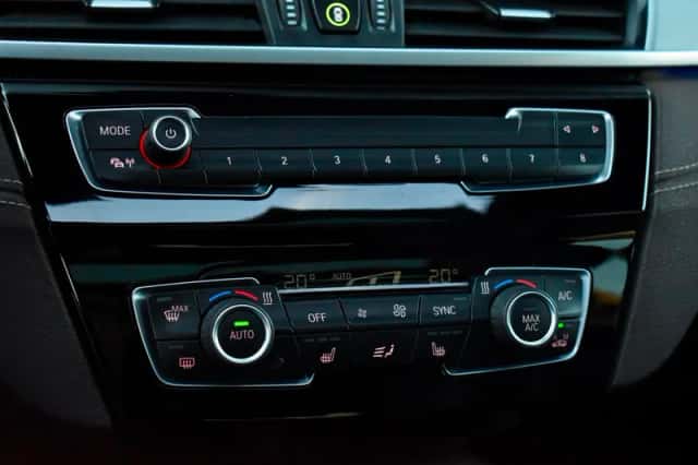 BMW X2 (2018) thumbnail 14