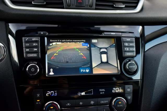 Nissan Qashqai (2015) thumbnail 12