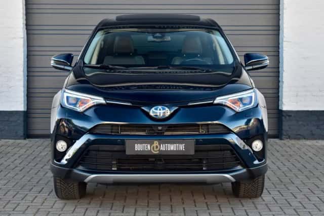 Toyota RAV4 (2018) thumbnail 2