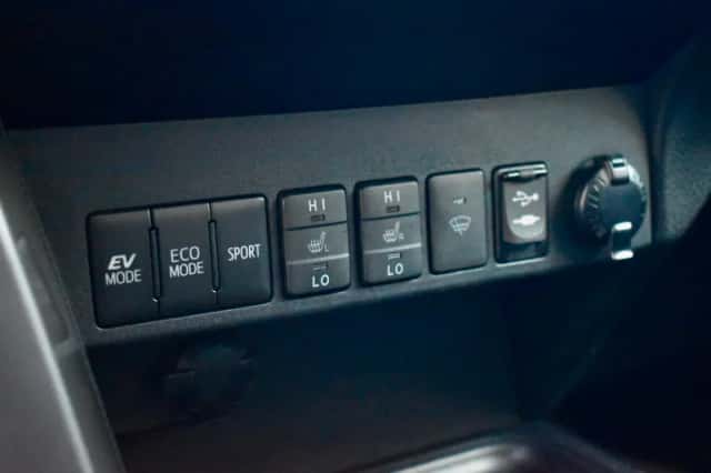 Toyota RAV4 (2018) thumbnail 17