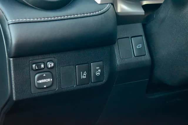 Toyota RAV4 (2018) thumbnail 19