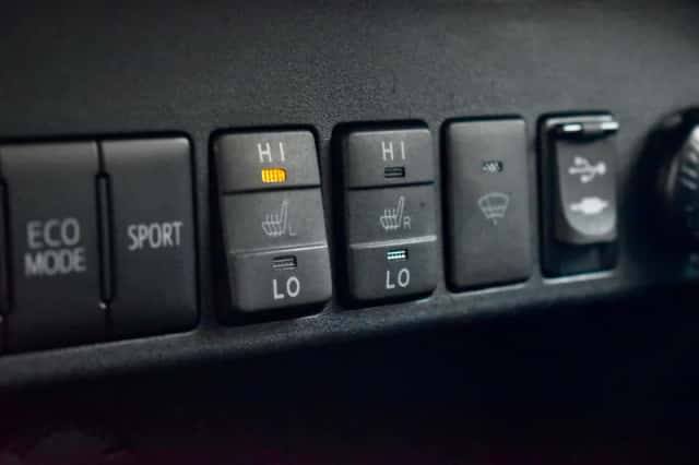 Toyota RAV4 (2018) thumbnail 57