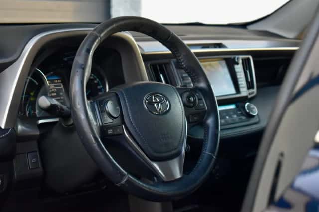 Toyota RAV4 (2018) thumbnail 9