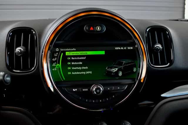 MINI Countryman (2018) thumbnail 12