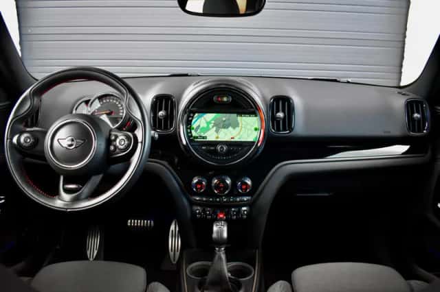 MINI Countryman (2018) thumbnail 4
