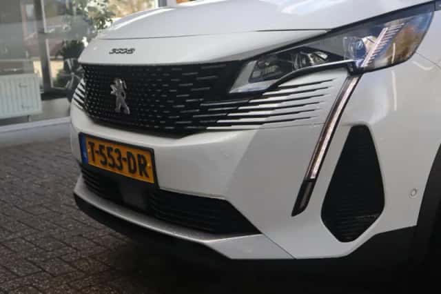 Peugeot 3008 (2023) thumbnail 18