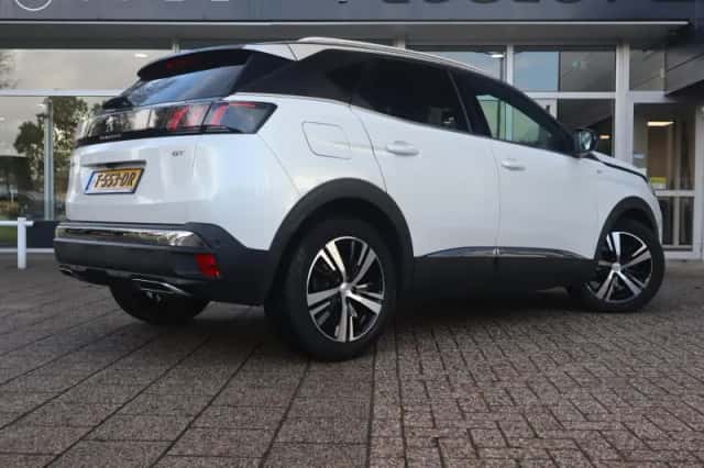 Peugeot 3008 (2023) thumbnail 4