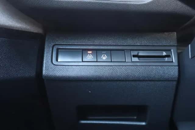 Peugeot 3008 (2023) thumbnail 33