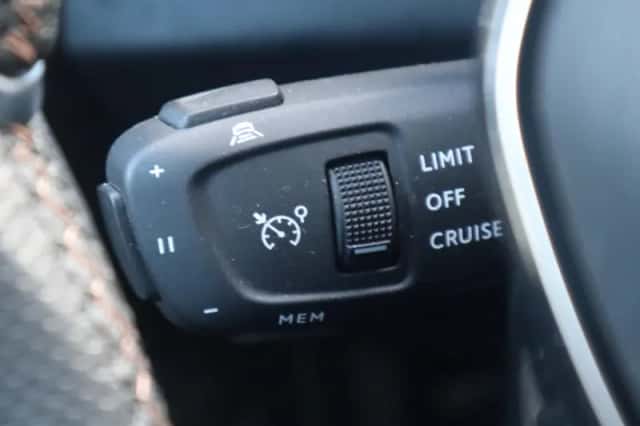 Peugeot 3008 (2023) thumbnail 37