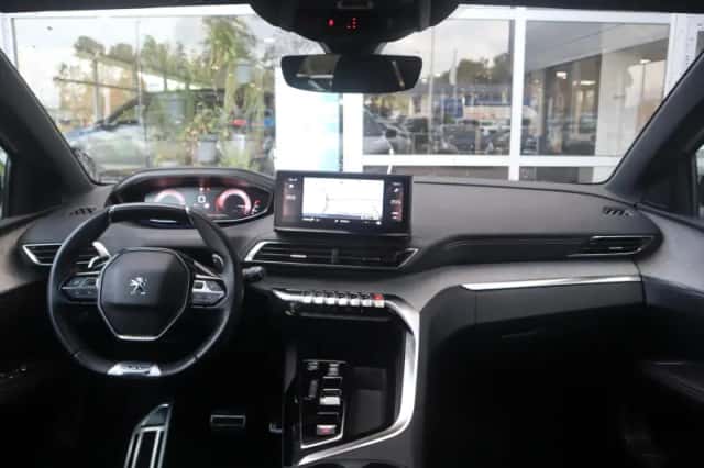 Peugeot 3008 (2023) thumbnail 5