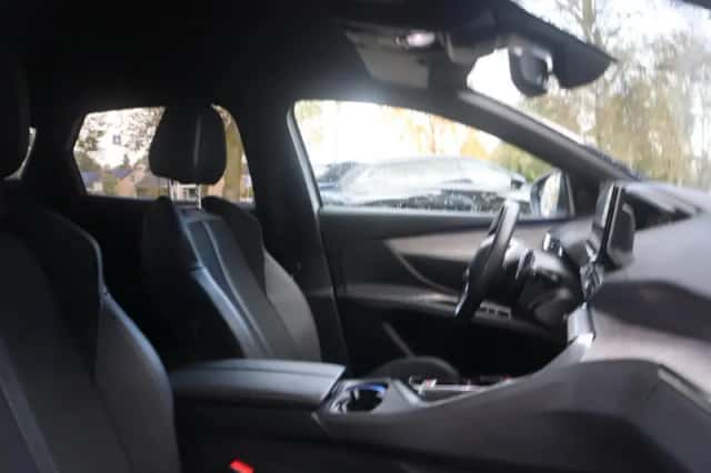 Peugeot 3008 (2023) thumbnail 6