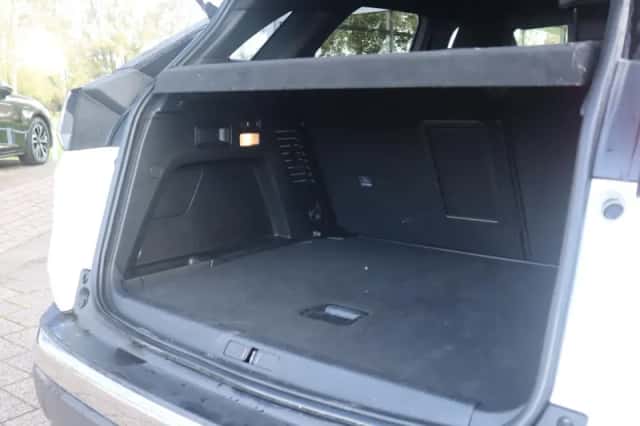 Peugeot 3008 (2023) thumbnail 9