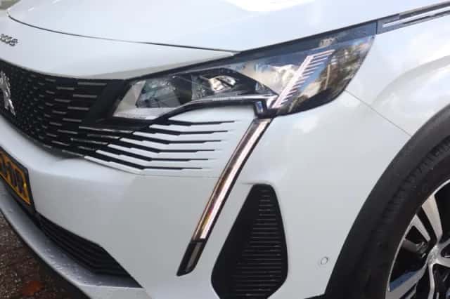 Peugeot 3008 (2023) thumbnail 10