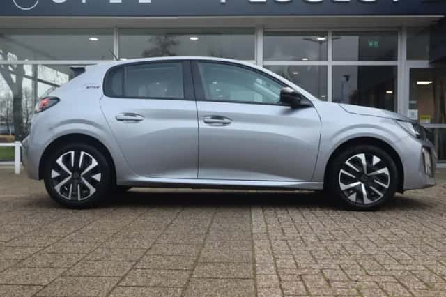 Peugeot 208 (2025) thumbnail 4