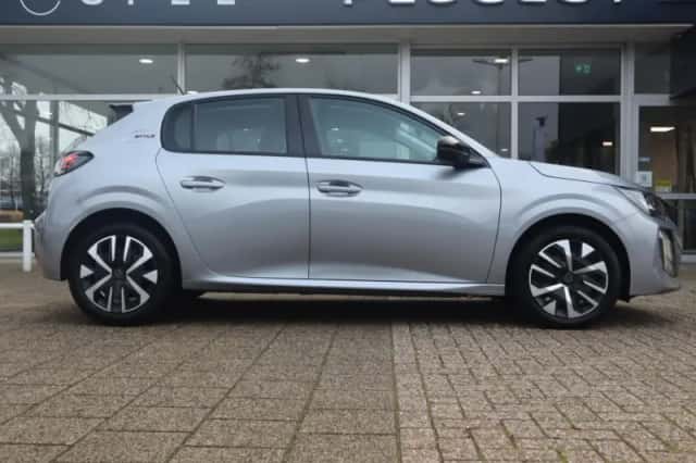 Peugeot 208 (2025) thumbnail 4