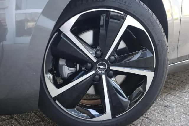 Opel Astra (2025) thumbnail 11