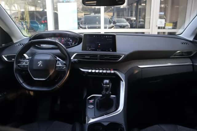 Peugeot 3008 (2019) thumbnail 5