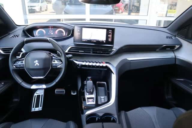 Peugeot 3008 (2022) thumbnail 5