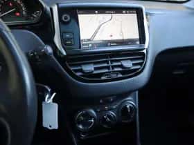 Peugeot 2008 (2017) thumbnail 32