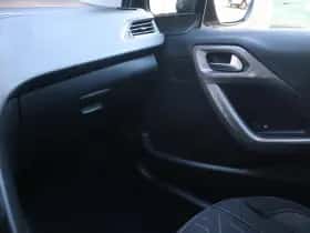 Peugeot 2008 (2017) thumbnail 33