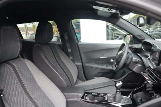 Peugeot 2008 (2025) thumbnail 6