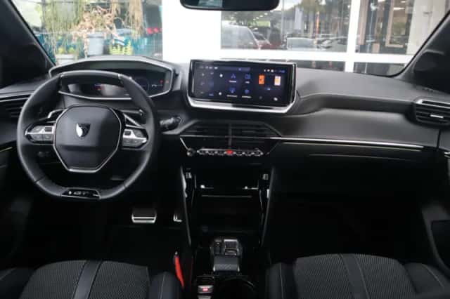Peugeot 208 (2025) thumbnail 5