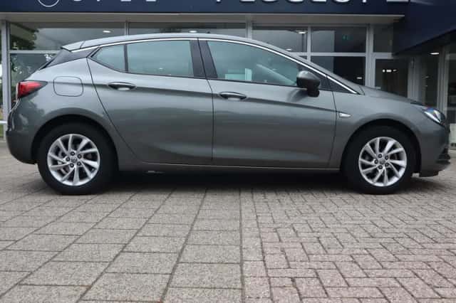 Opel Astra (2017) thumbnail 3
