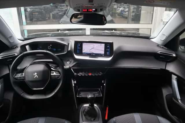 Peugeot 2008 (2021) thumbnail 5