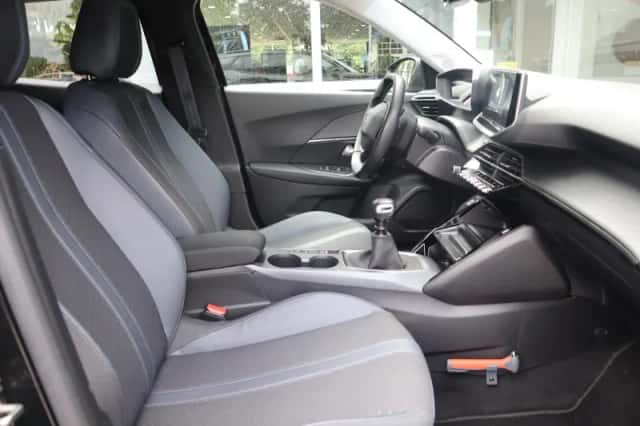 Peugeot 2008 (2021) thumbnail 6