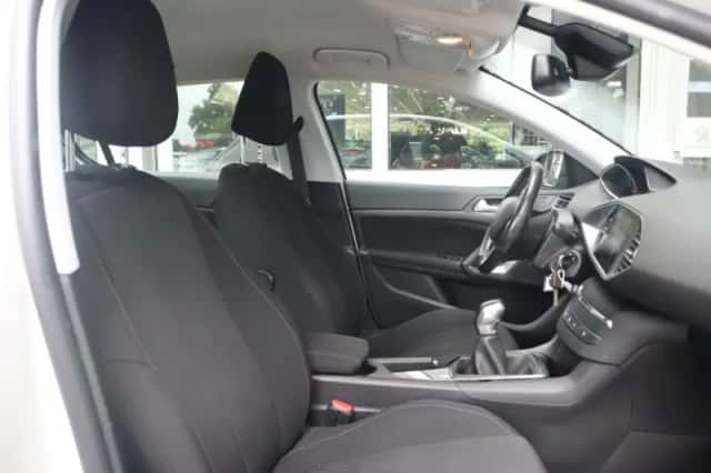 Peugeot 308 (2017) thumbnail 6