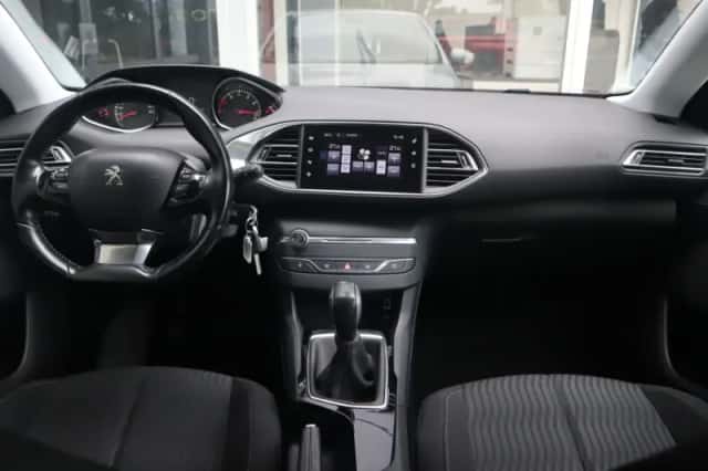 Peugeot 308 (2017) thumbnail 5