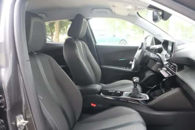 Peugeot 2008 (2021) thumbnail 6