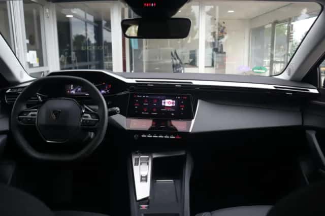 Peugeot 408 (2023) thumbnail 5